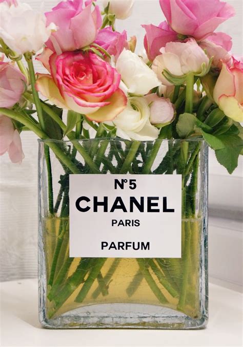 chanel flower vase